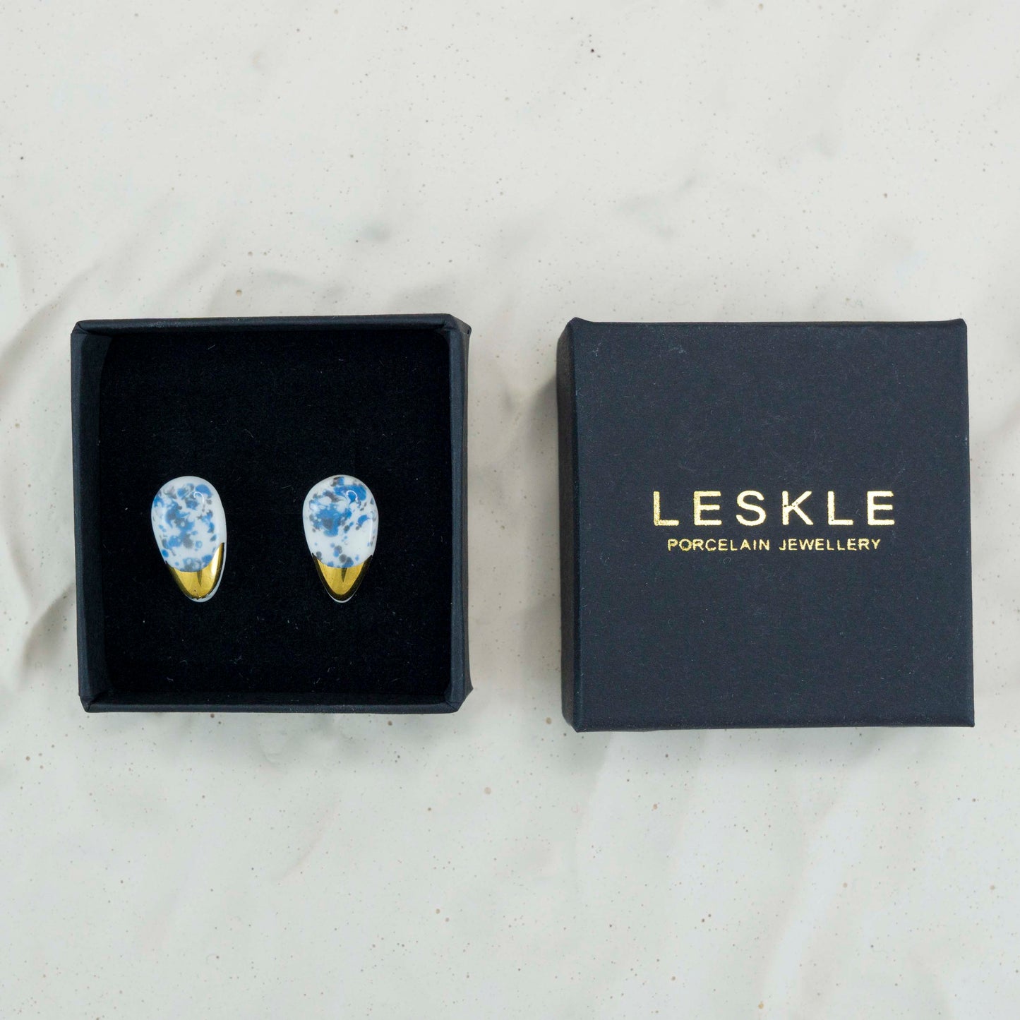 Porcelánové náušnice s bodkovaným trblietaním