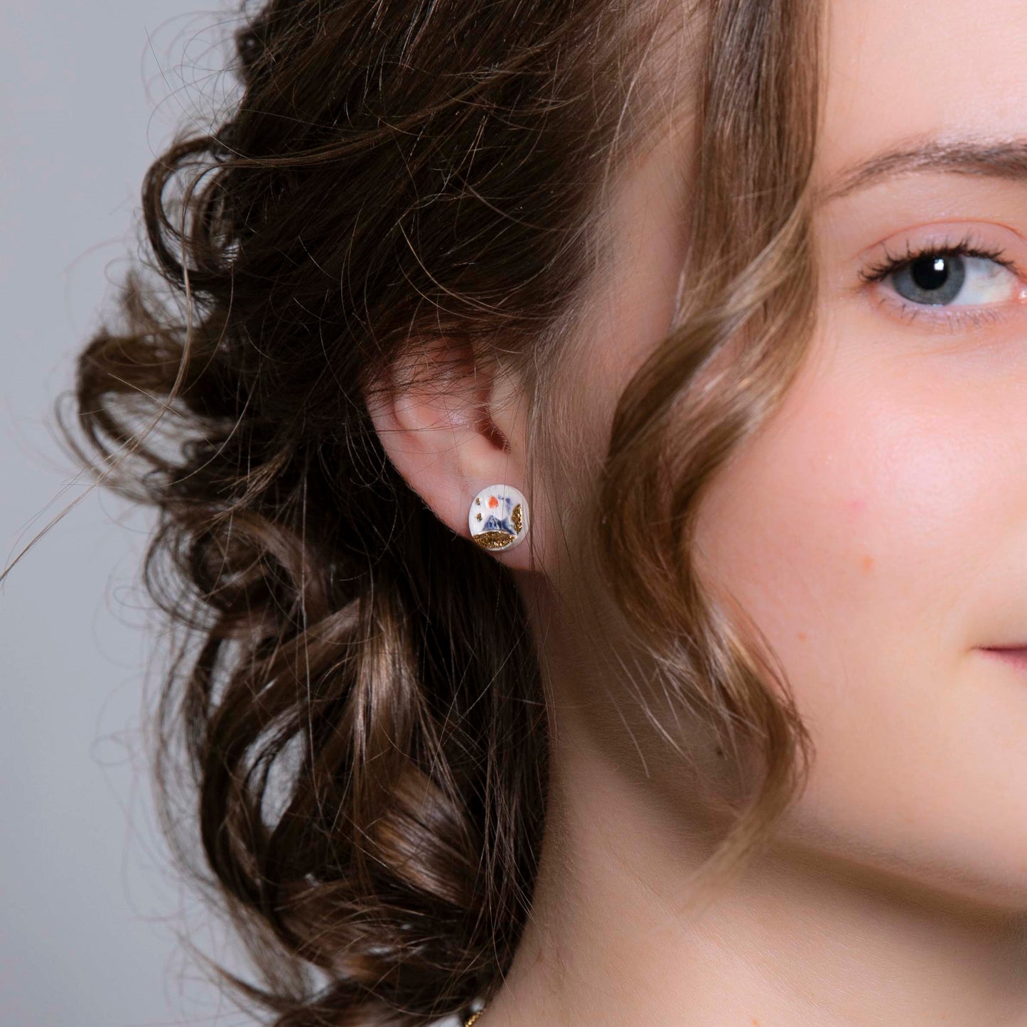 "GOLDEN DESERT RIDGE" PORCELAIN STUD EARRINGS